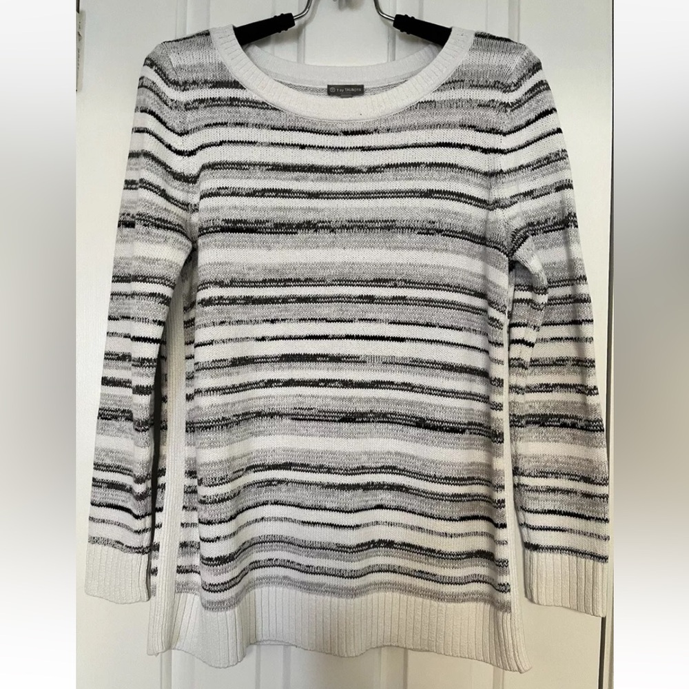🌸 T by Talbots Sz M Petite Gray White Striped Sweater